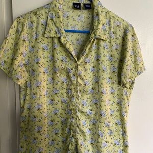 Vintage GAP women’s floral button up blouse size L